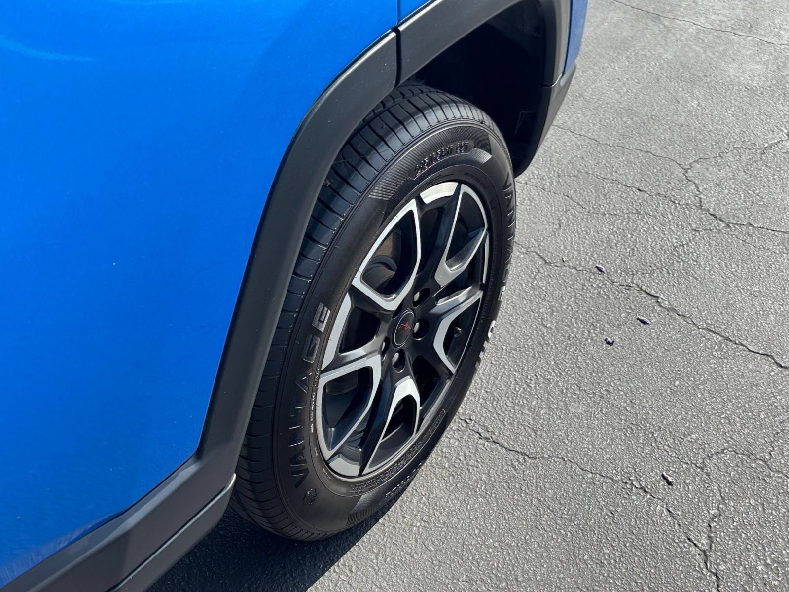 Used 2025 Jeep Compass Trailhawk AWD/4WD image 30