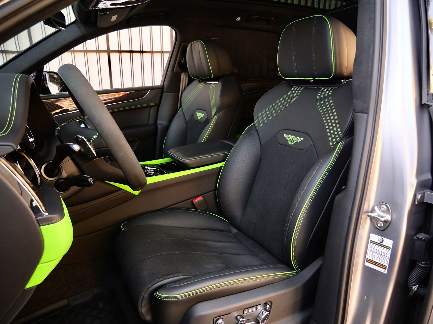Used 2025 Bentley Bentayga AWD/4WD image 13