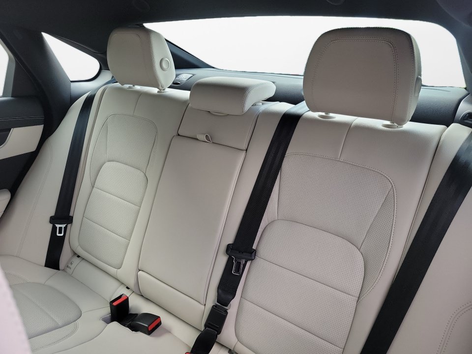 Used 2024 Jaguar XF R-Dynamic SE AWD/4WD image 12