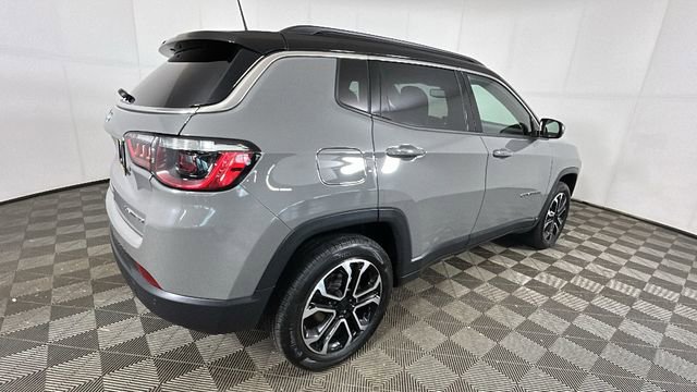 Used 2023 Jeep Compass Limited w/ Sun and Sound Group AWD/4WD image 3