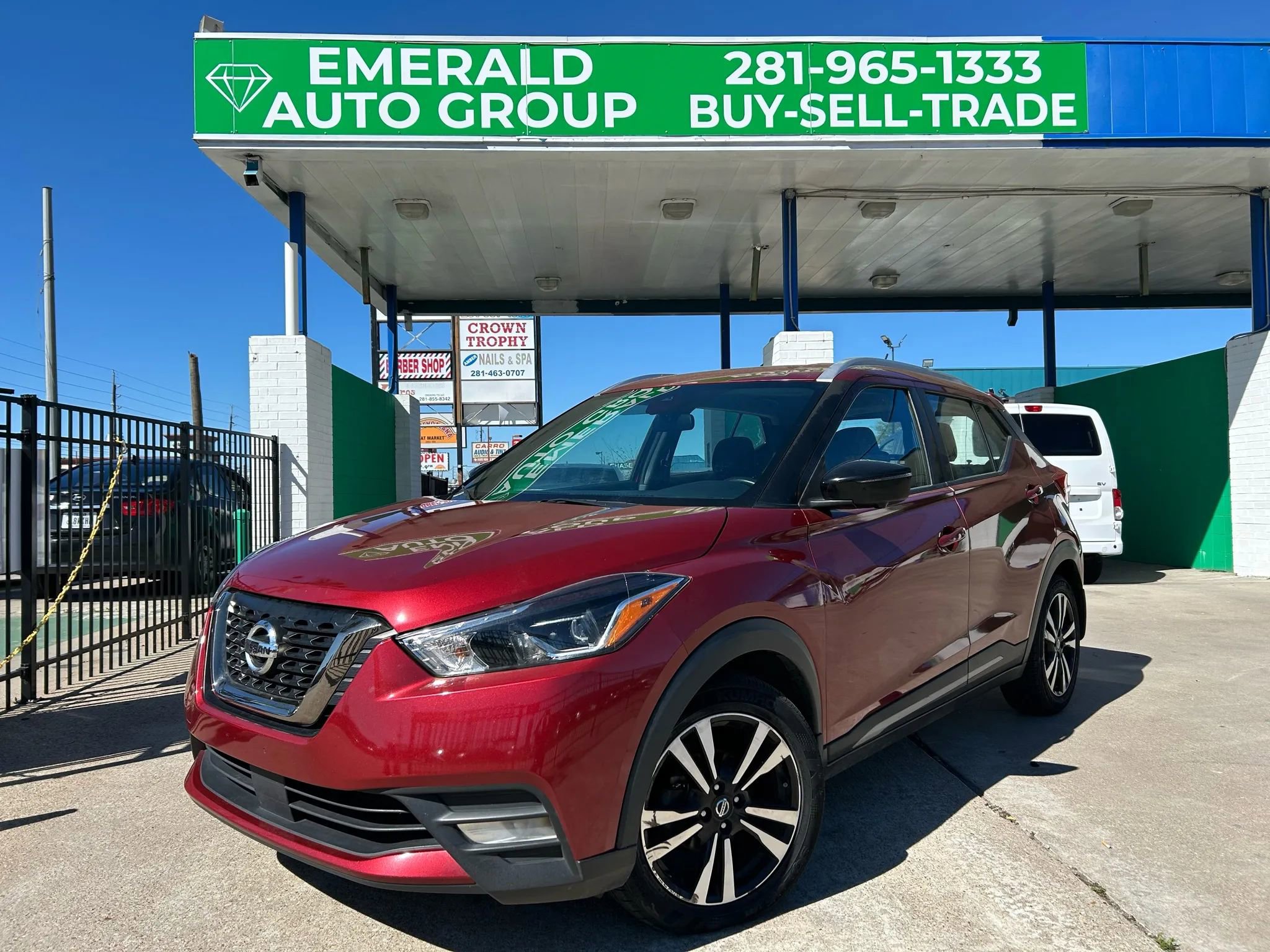 Used 2020 Nissan Kicks SR image 1