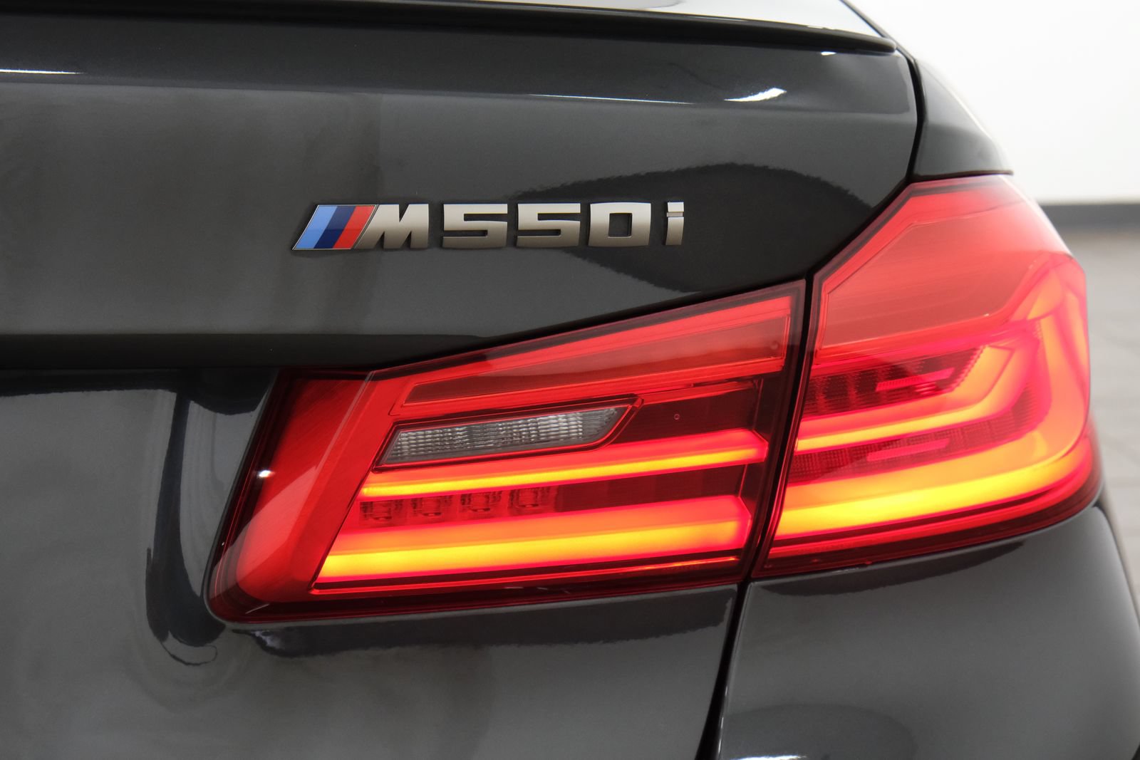 Used 2018 BMW M550i xDrive AWD/4WD image 6
