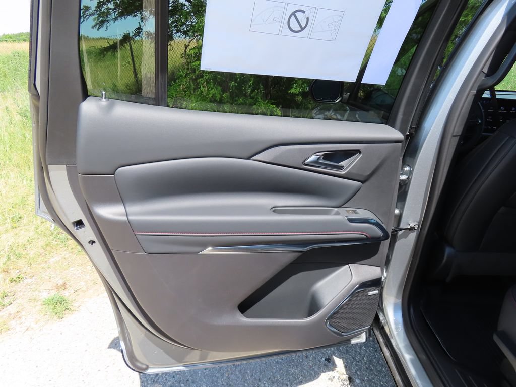 New 2026 Chevrolet Traverse RS w/ LPO, Floor Liner Package AWD/4WD image 28