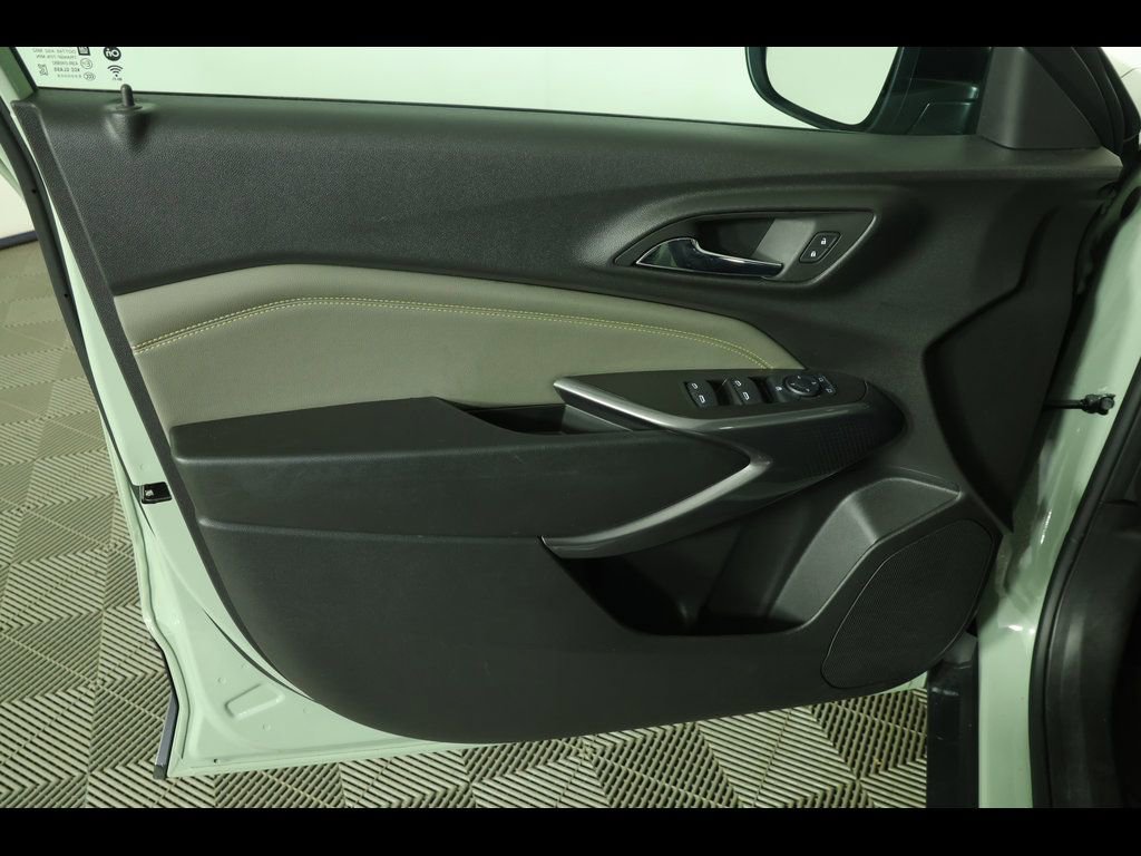Used 2025 Chevrolet Trax ACTIV w/ Driver Confidence Package FWD image 21