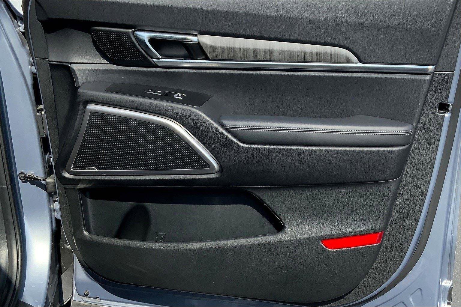 Used 2024 Kia Telluride EX w/ EX Captain's Chair Package image 23