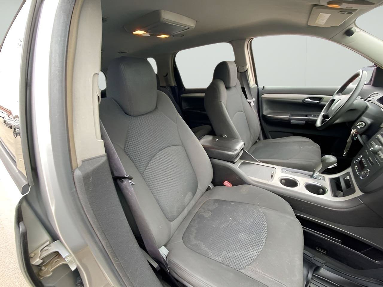 Used 2007 Saturn Outlook XE w/ Advanced Audio Pkg FWD image 17