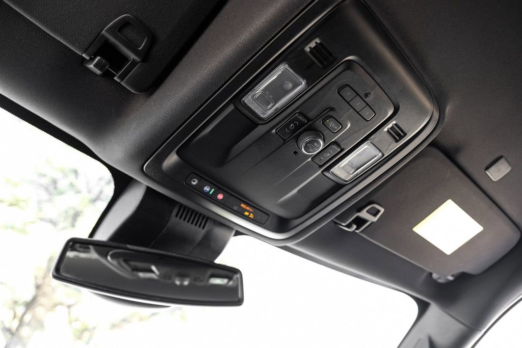 Used 2024 Chevrolet Suburban Premier image 24