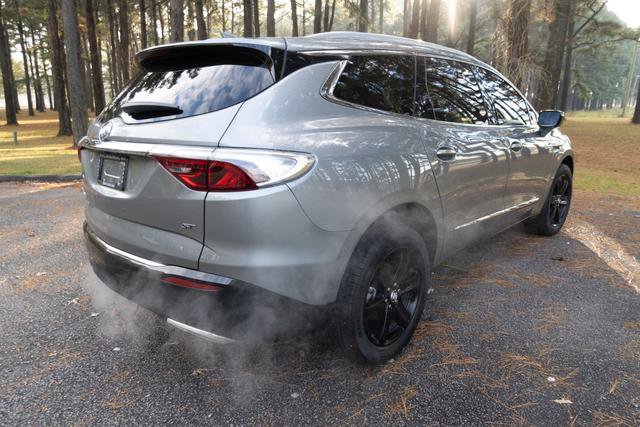 Used 2024 Buick Enclave Essence w/ Sport Touring Edition image 3