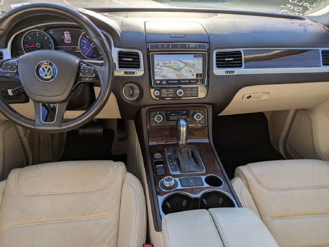Used 2015 Volkswagen Touareg Sport AWD/4WD image 16