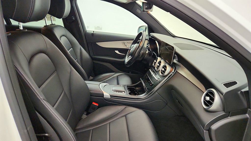 Used 2022 Mercedes-Benz GLC 300 4MATIC image 21