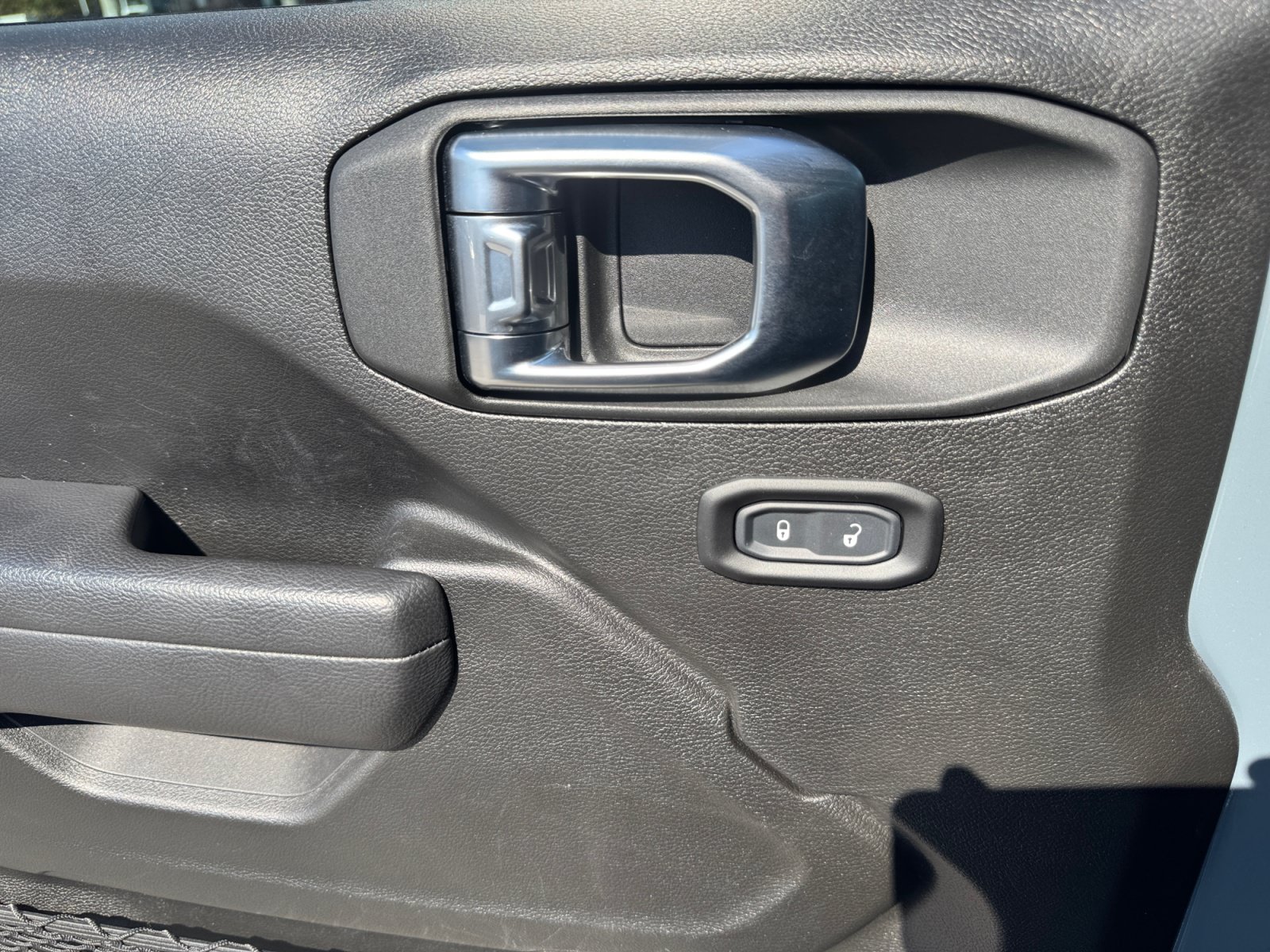 Used 2025 Jeep Wrangler Unlimited Sport AWD/4WD image 30