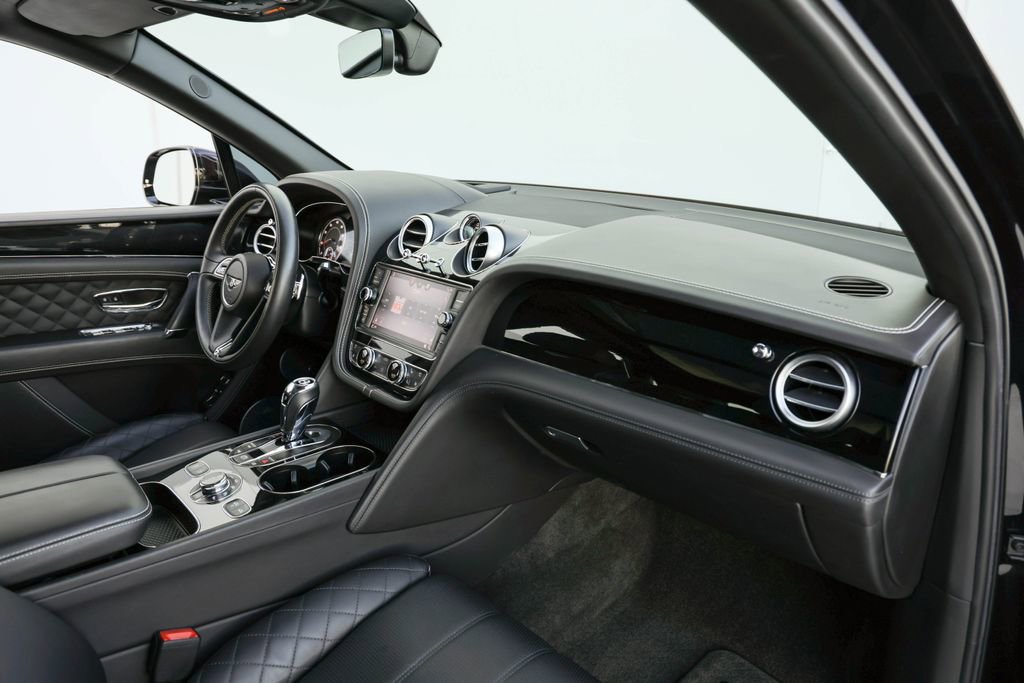 Used 2018 Bentley Bentayga image 22