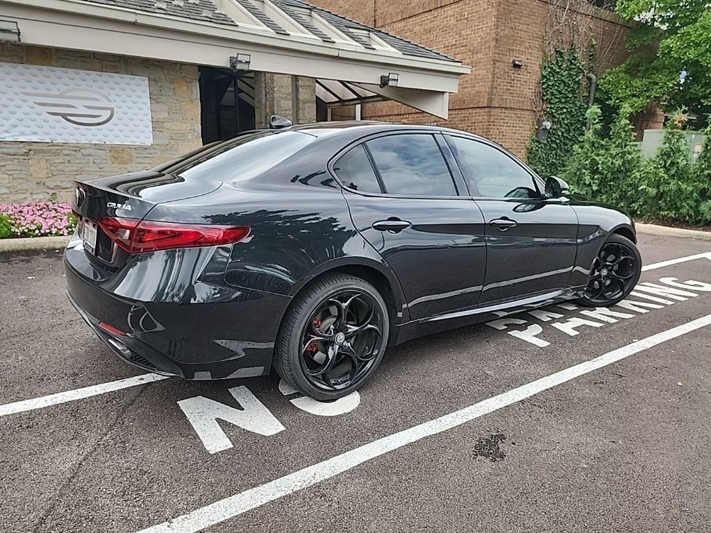 Used 2017 Alfa Romeo Giulia Ti w/ TI 19" Sport Package AWD/4WD image 6