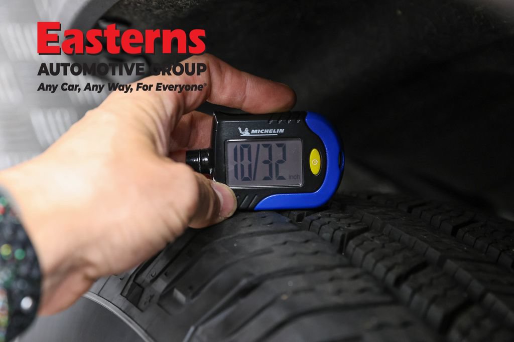 Used 2020 Jeep Grand Cherokee Laredo AWD/4WD image 27