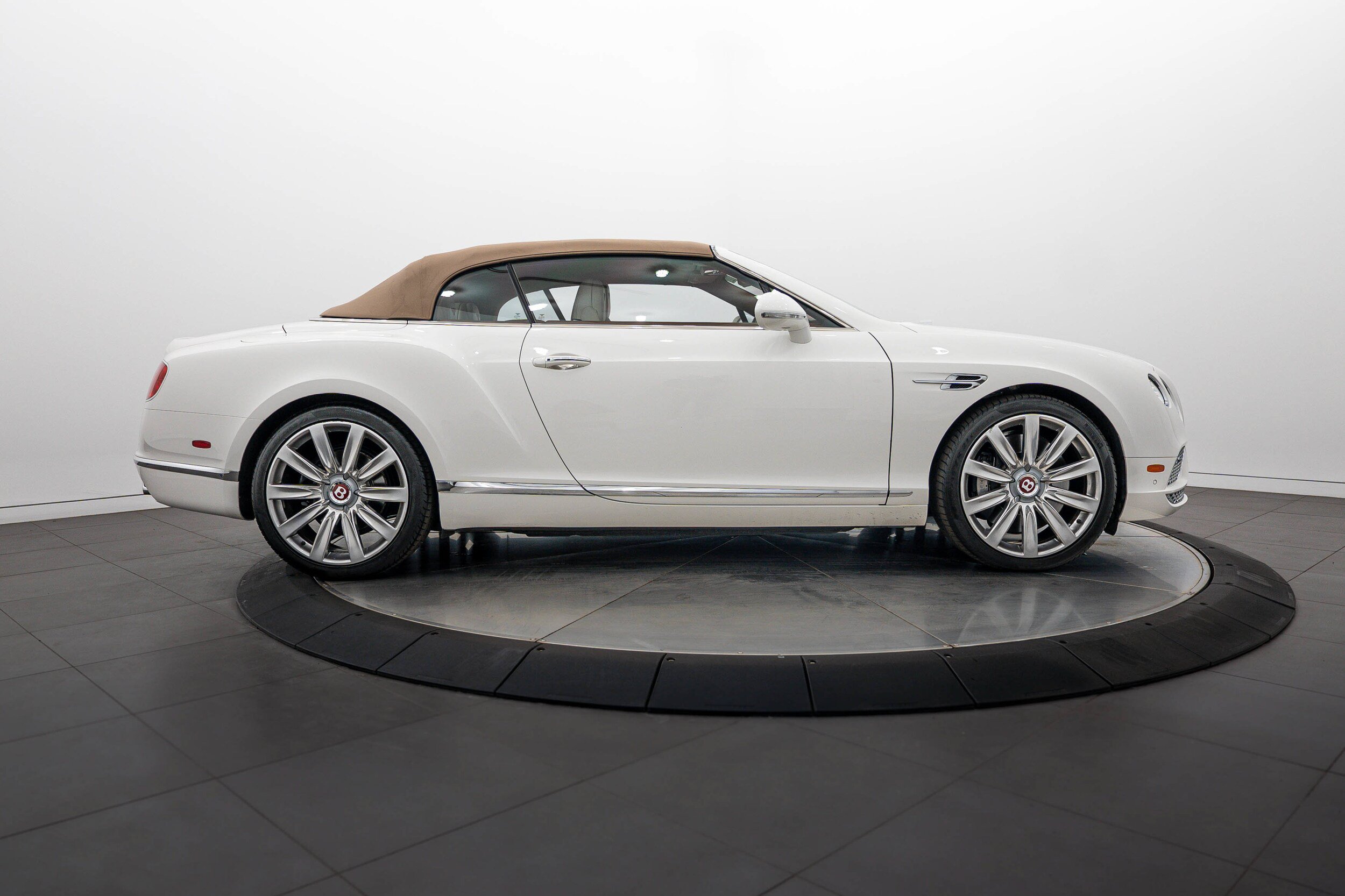 Used 2017 Bentley Continental GT AWD/4WD image 32