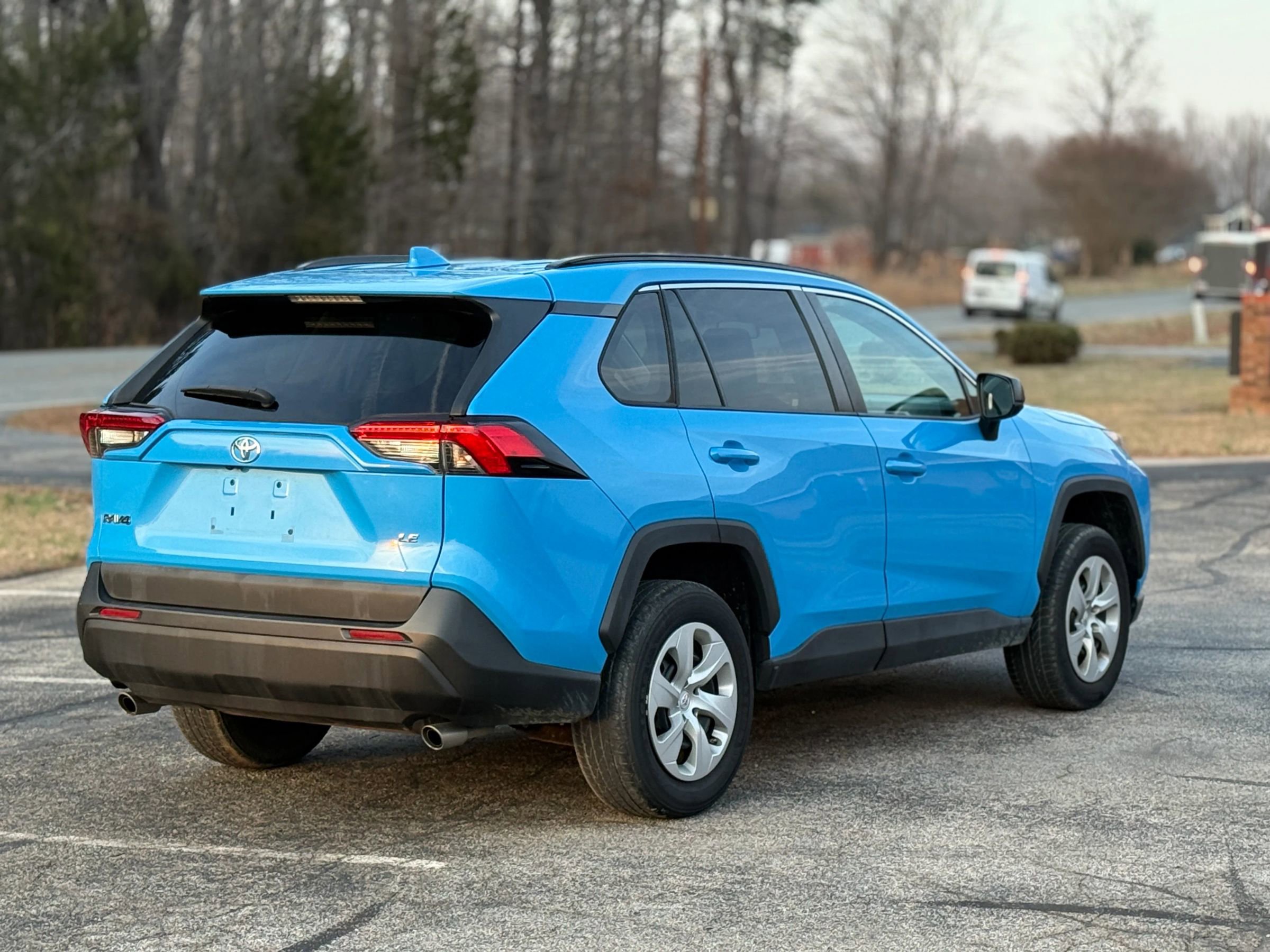 Used 2021 Toyota RAV4 LE image 3
