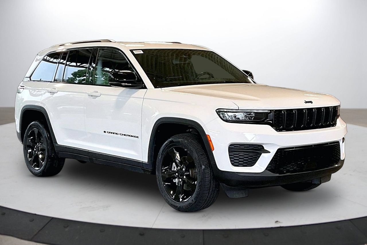Certified 2023 Jeep Grand Cherokee Altitude AWD/4WD image 2