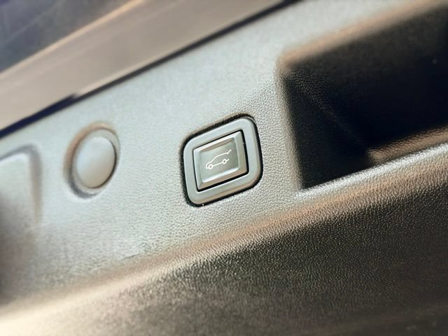 Used 2022 Chevrolet Equinox Premier FWD image 30