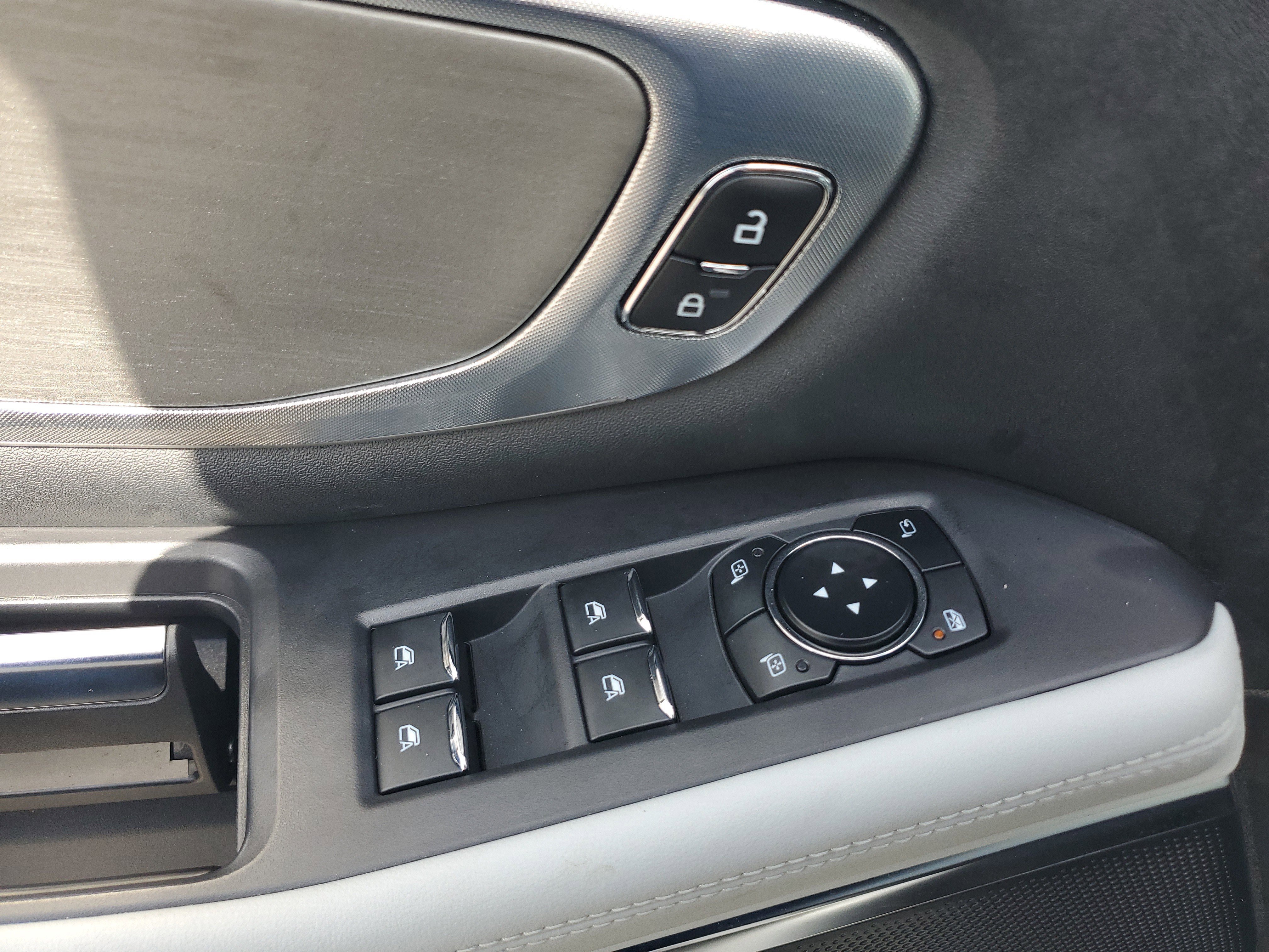 Used 2025 Ford Expedition Platinum w/ Driver's Package image 30