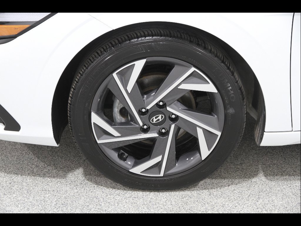 Certified 2025 Hyundai Elantra Sport FWD image 20