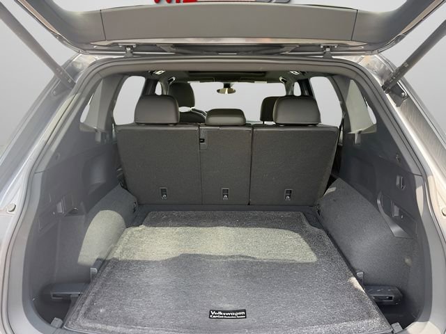 Used 2022 Volkswagen Tiguan SEL R-Line AWD/4WD image 11