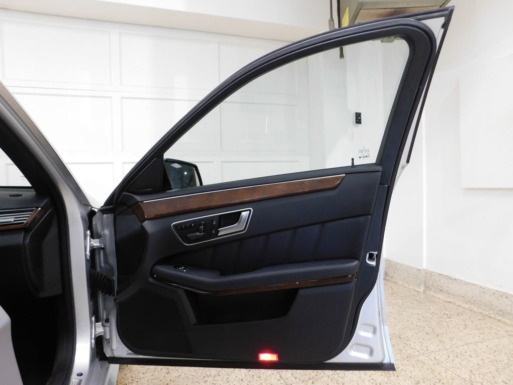 Used 2013 Mercedes-Benz E 350 4MATIC Sedan image 90