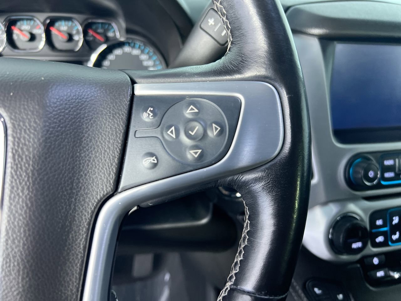 Used 2019 GMC Yukon SLT w/ Graphite Edition RWD image 17