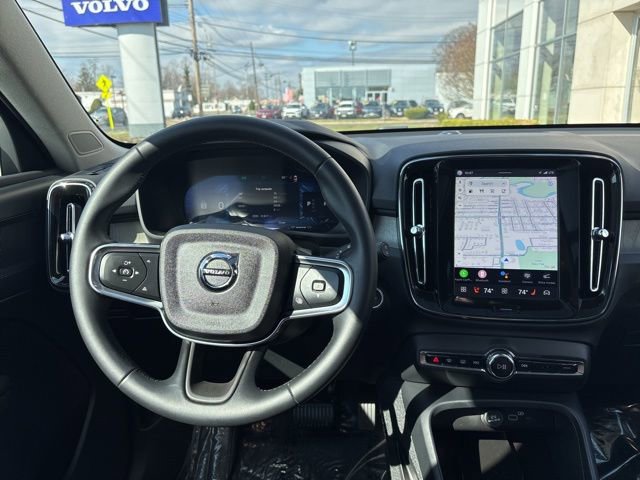 Used 2025 Volvo XC40 B5 Plus image 26