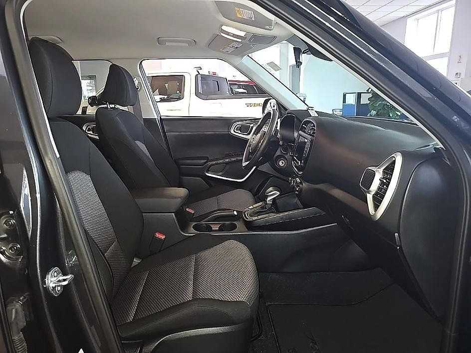 Used 2023 Kia Soul LX FWD image 36