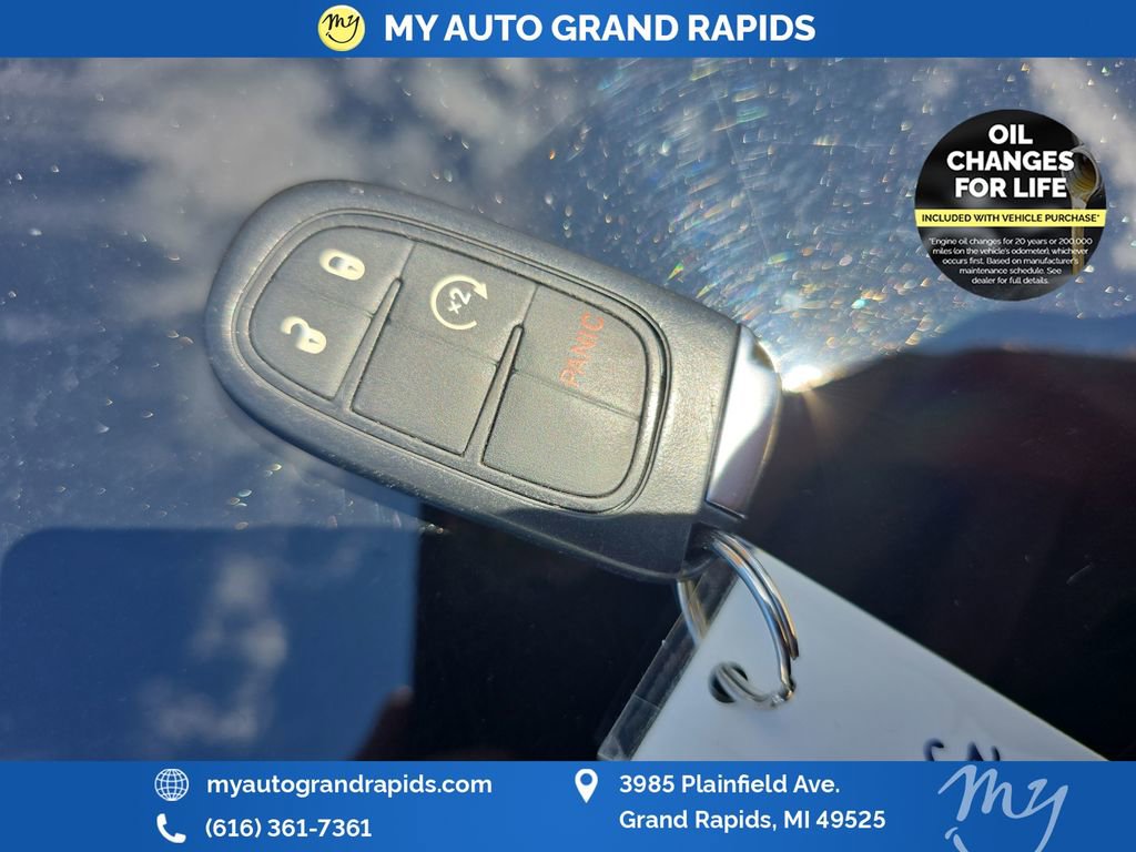Used 2020 Jeep Cherokee Trailhawk w/ Cold Weather Group AWD/4WD image 34