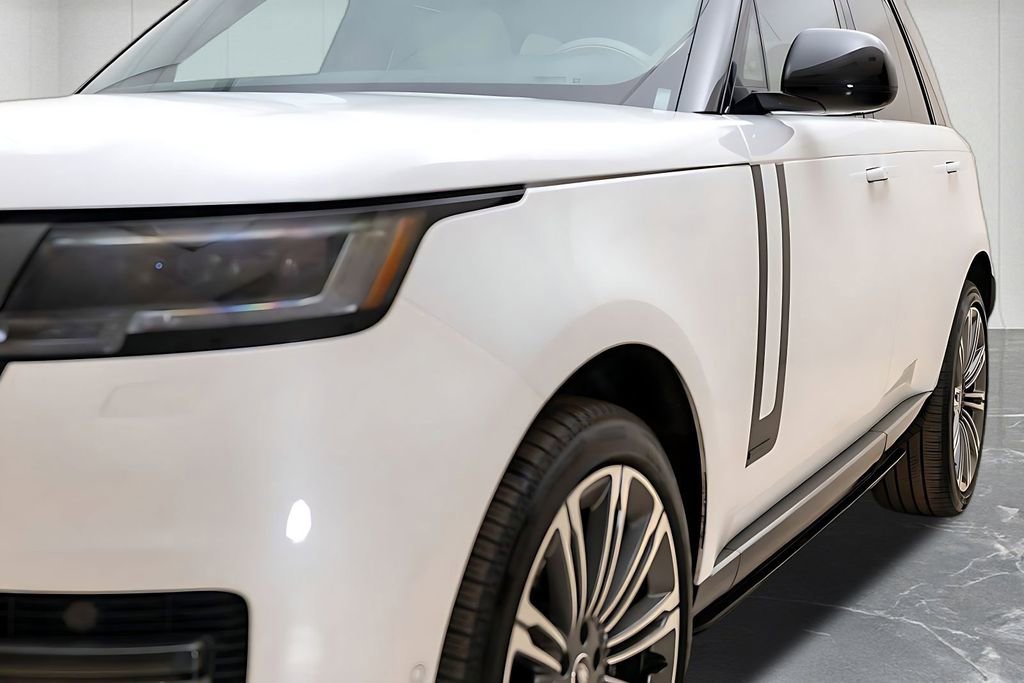 Used 2025 Land Rover Range Rover Autobiography image 3
