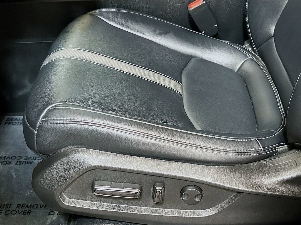 Used 2025 Honda Pilot Touring image 18