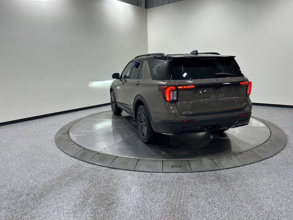 New 2026 Ford Explorer ST-Line w/ ST-Line Street Pack AWD/4WD image 8