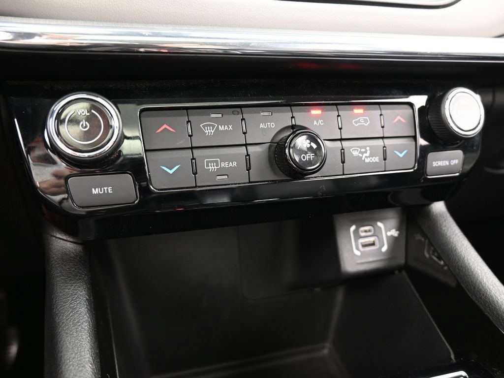 Used 2022 Jeep Compass Limited w/ Sun and Sound Group AWD/4WD image 22