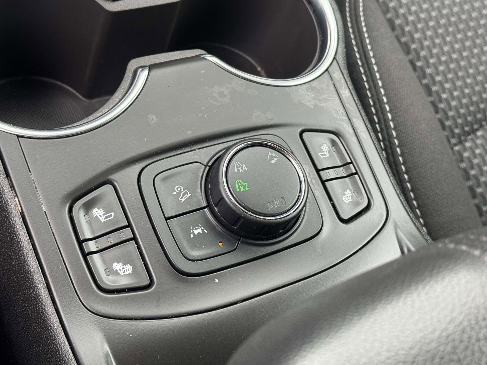 Used 2023 GMC Terrain SLE w/ Driver Convenience Package image 28