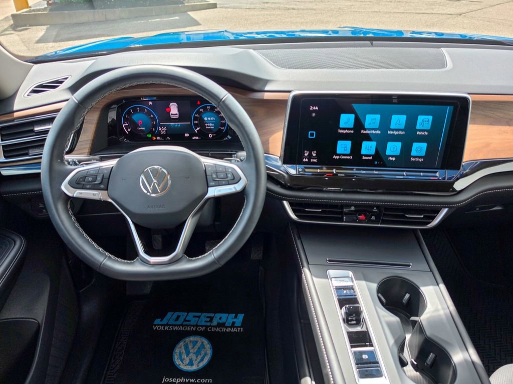 Certified 2025 Volkswagen Atlas SE FWD image 18