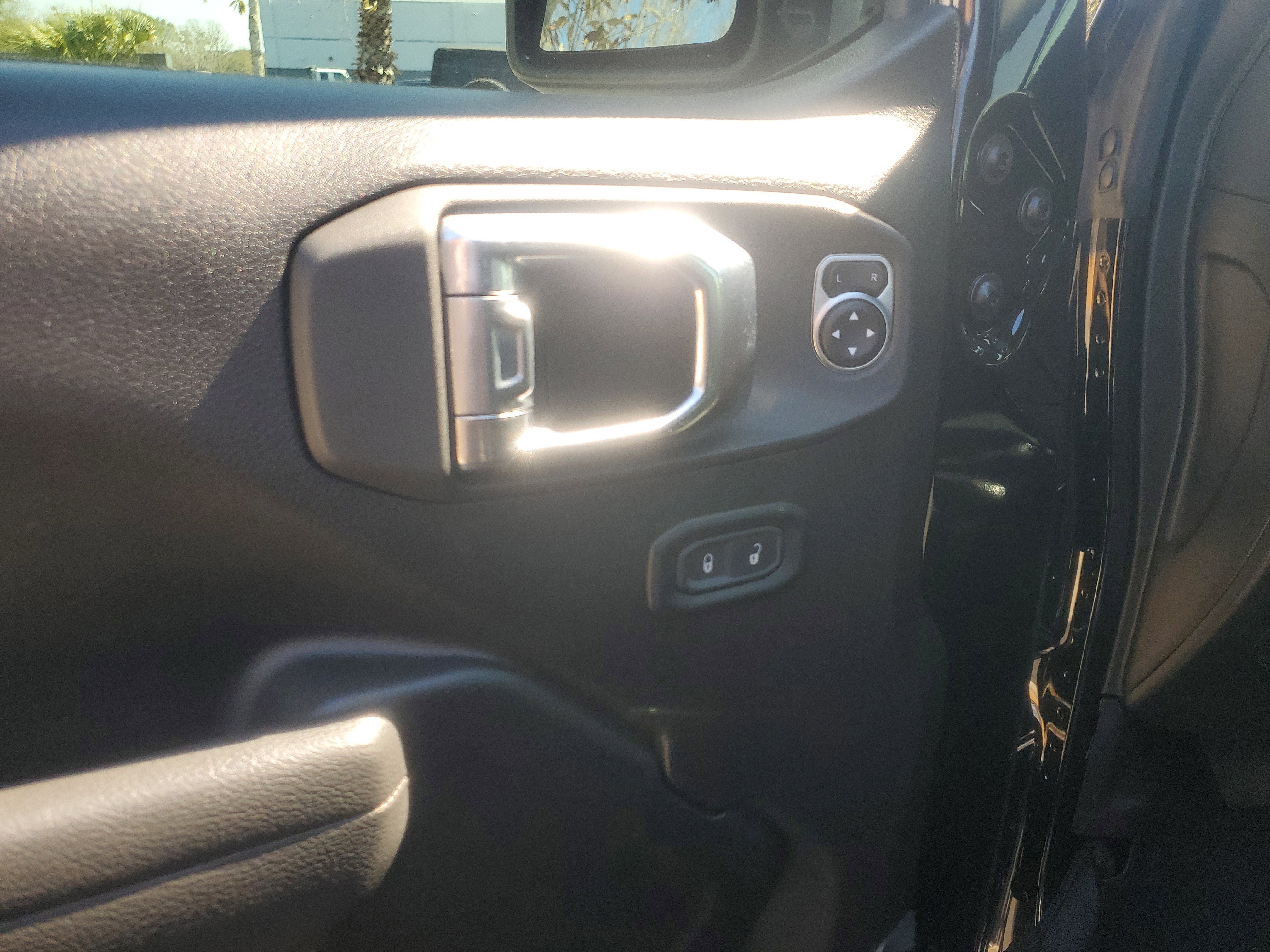 Used 2025 Jeep Gladiator Mojave w/ Safety Group image 12