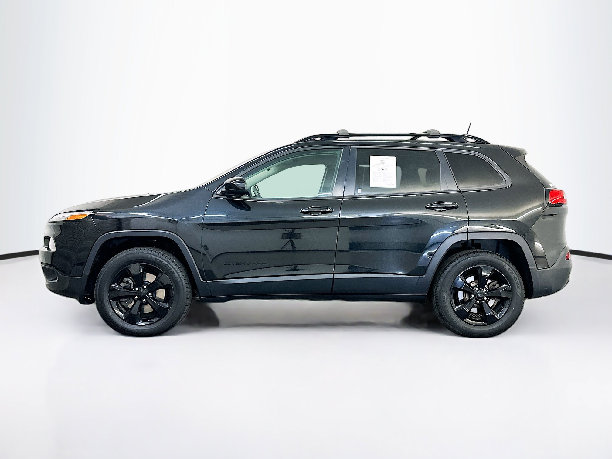 Used 2016 Jeep Cherokee Latitude AWD/4WD image 4