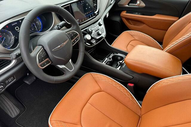 New 2026 Chrysler Pacifica Pinnacle w/ Trailer Tow Group image 7