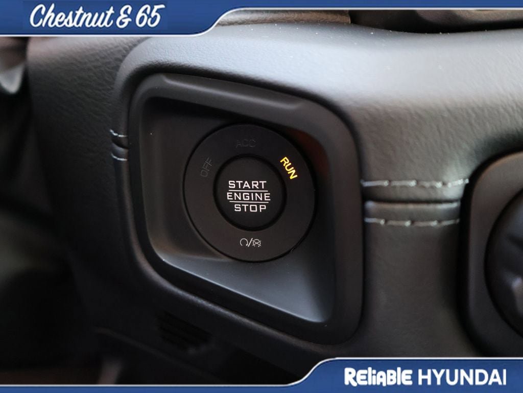 Used 2025 Jeep Wrangler Unlimited Sahara AWD/4WD image 32