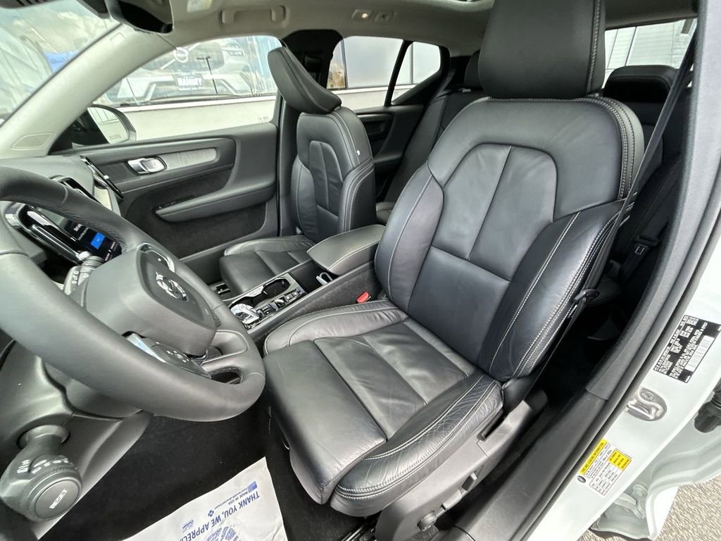 Certified 2023 Volvo XC40 B5 Plus w/ Driver Assist Package image 15