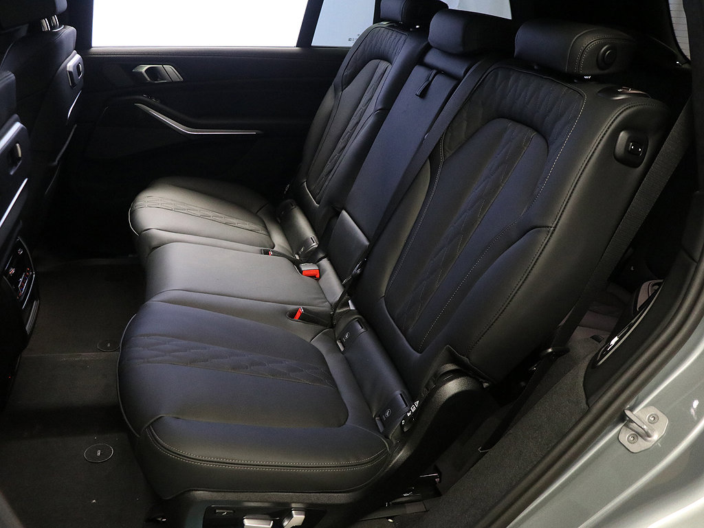 New 2025 BMW X7 M60i w/ Executive Package image 12
