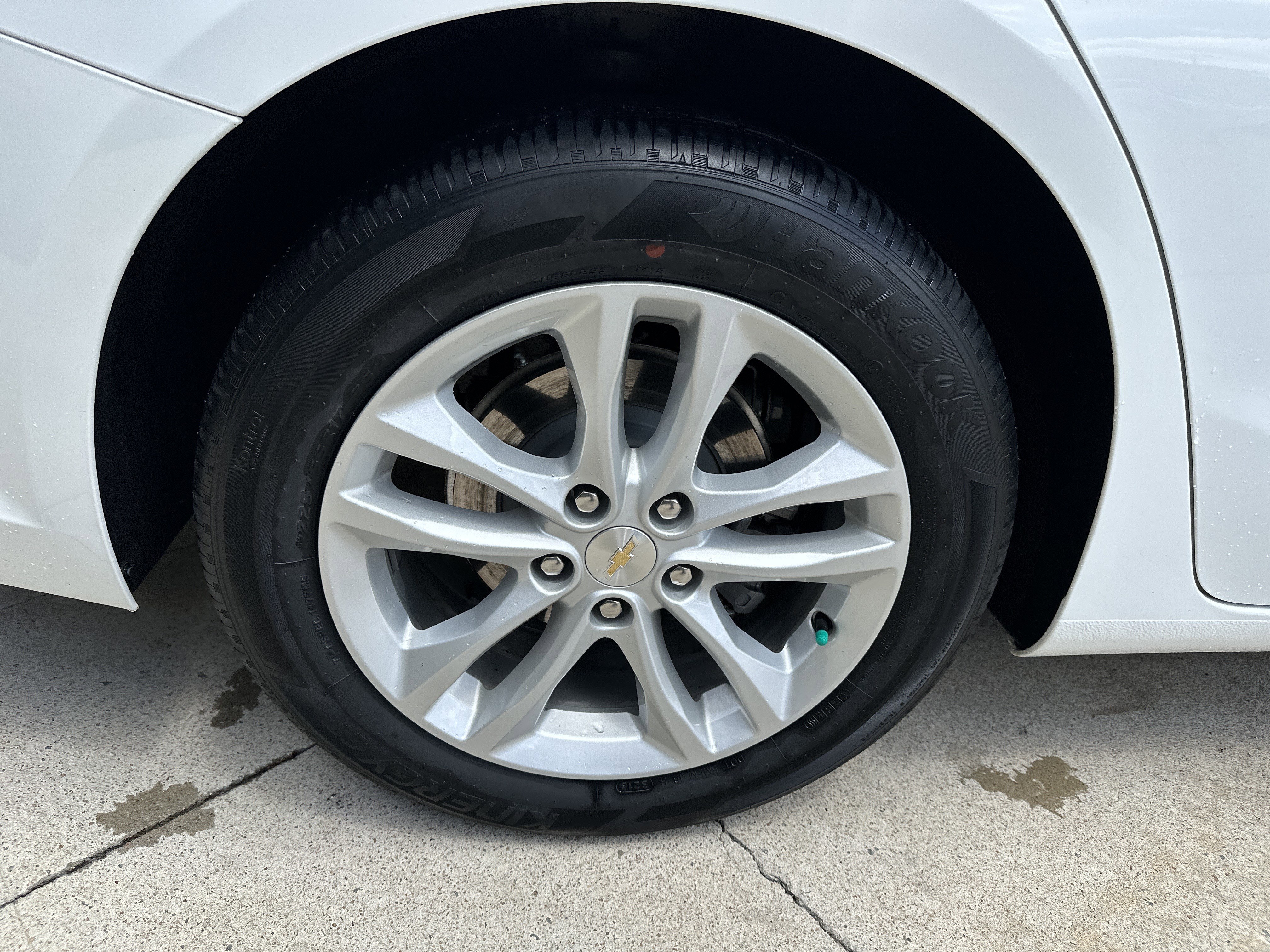 Used 2017 Chevrolet Malibu LT FWD image 15