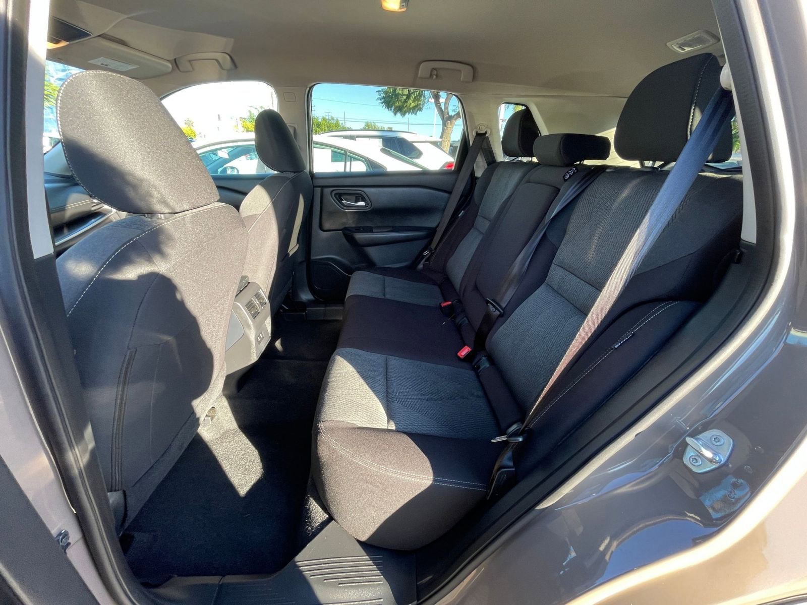 Used 2025 Nissan Rogue SV image 25