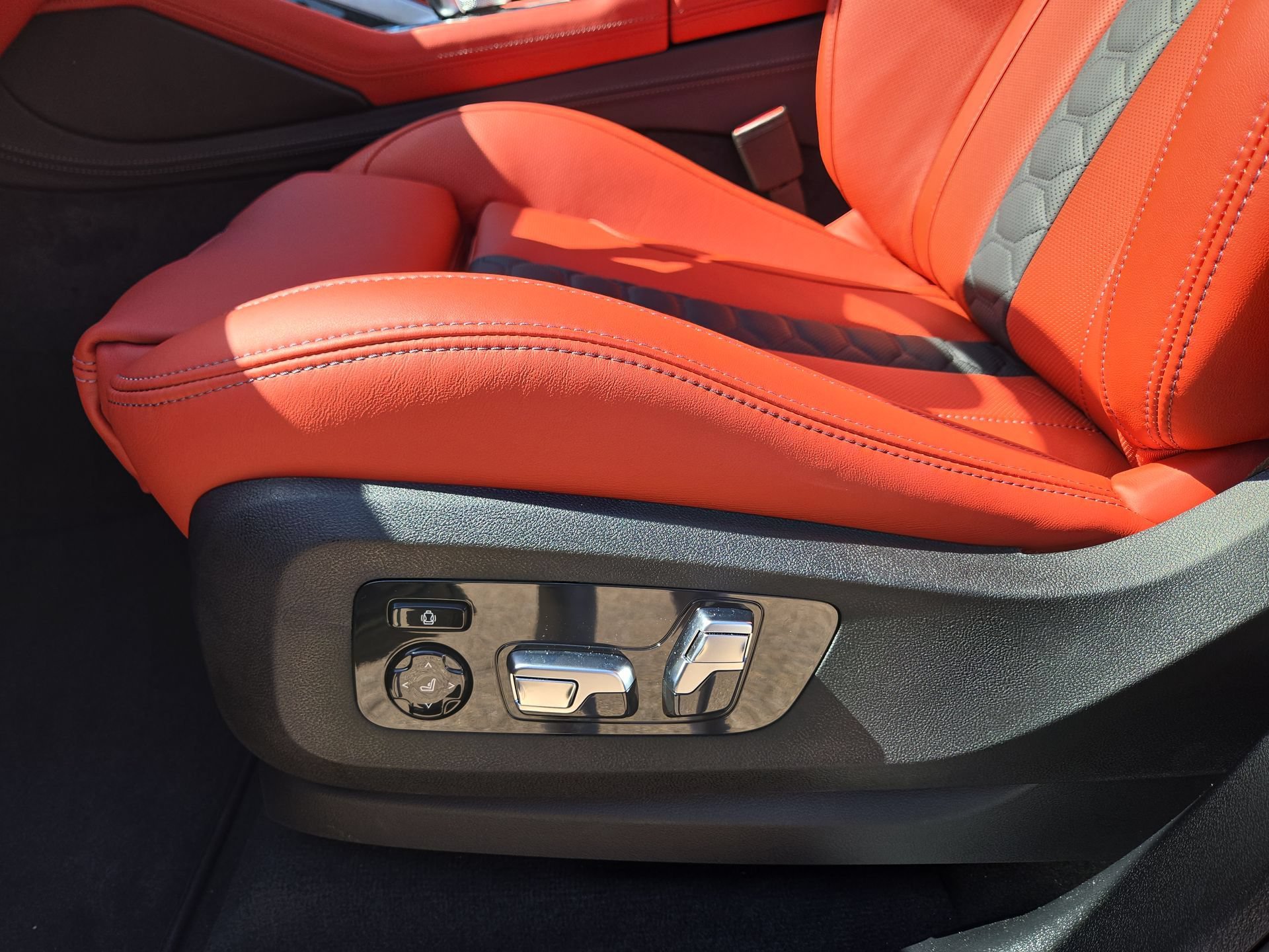 New 2026 BMW X5 M Competition w/ Executive Package AWD/4WD image 17