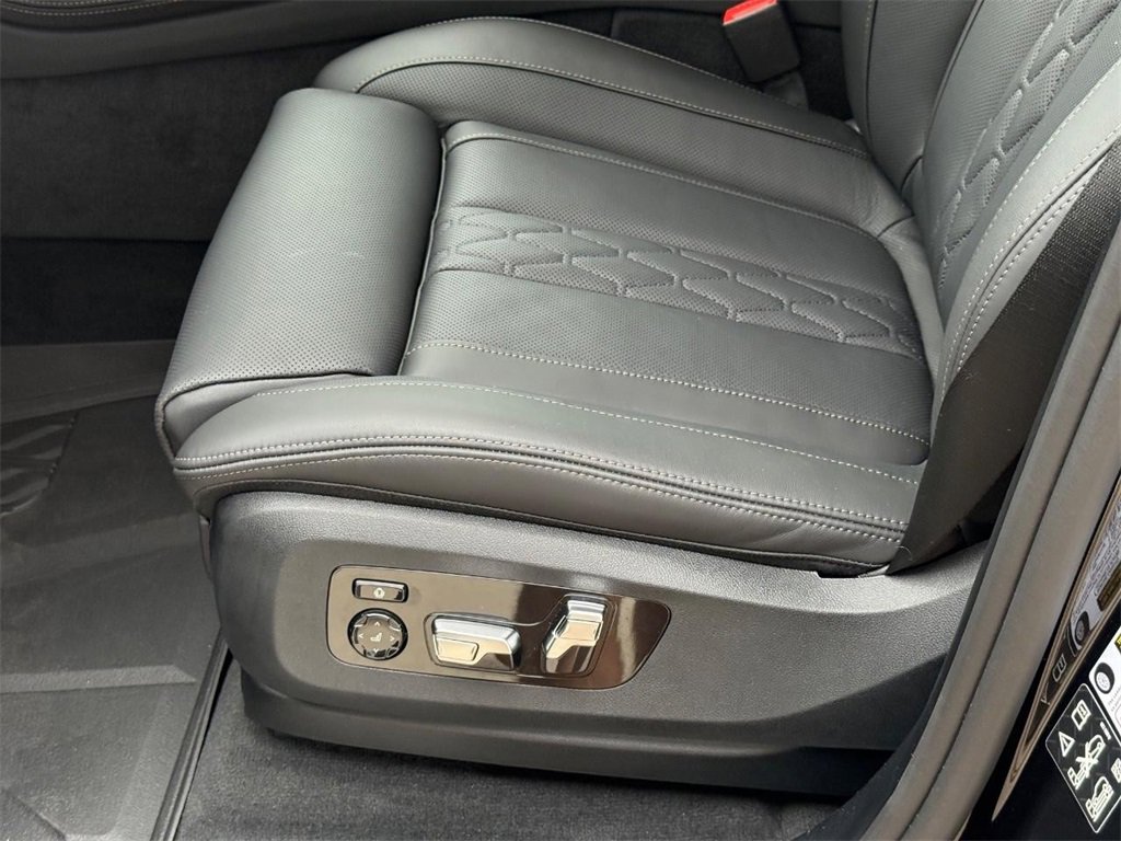New 2026 BMW X7 M60i image 19