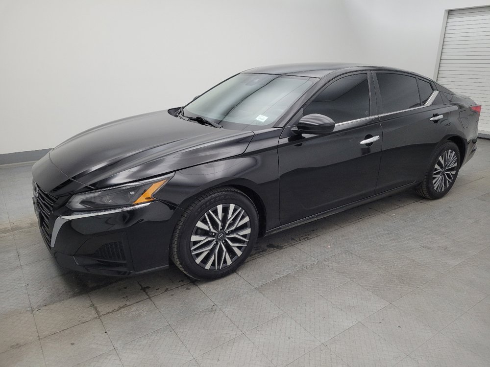 Used 2023 Nissan Altima 2.5 SV image 2