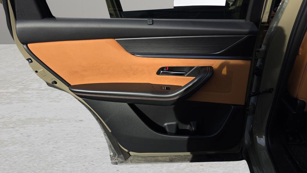 Certified 2025 MAZDA CX-70 3.3 Turbo S w/ Premium Plus image 13