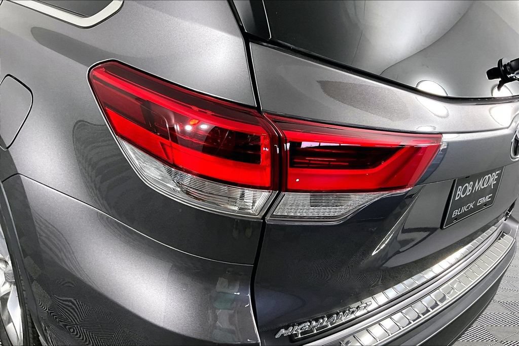 Used 2019 Toyota Highlander Limited FWD image 21