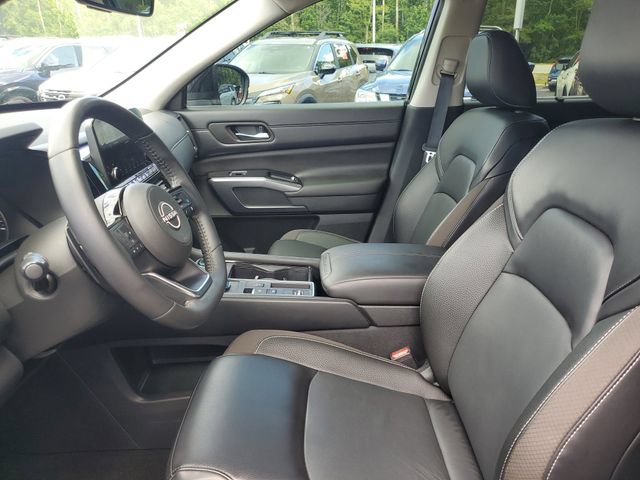 Used 2024 Nissan Pathfinder SL FWD image 15